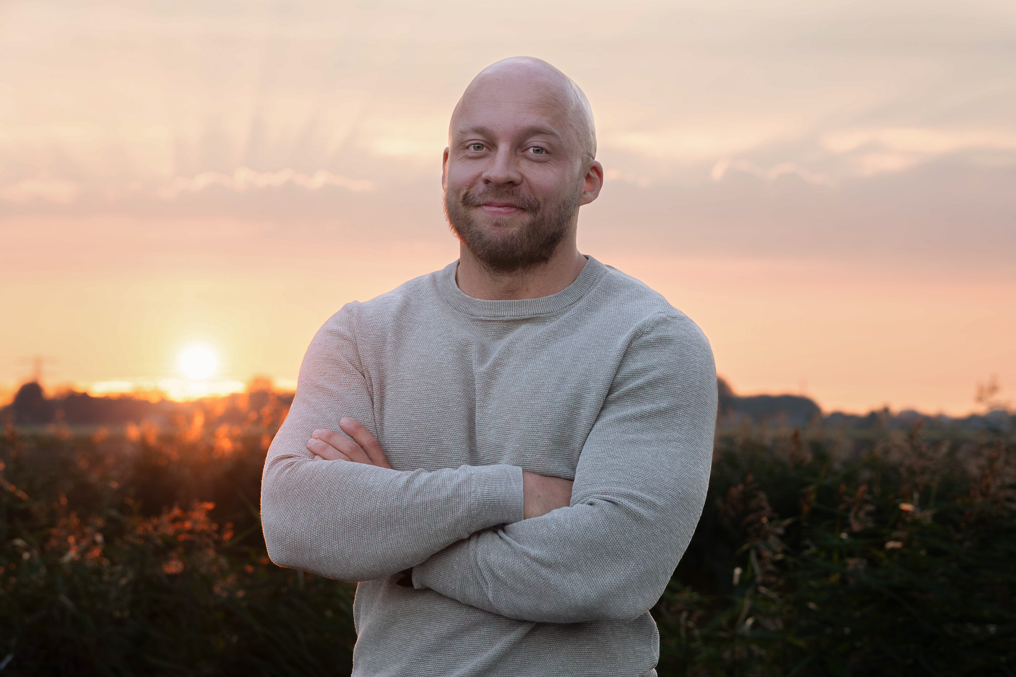 Zakelijk portret met ontspannen uitstraling – LinkedIn portretfotografie in Kop van Noord-Holland