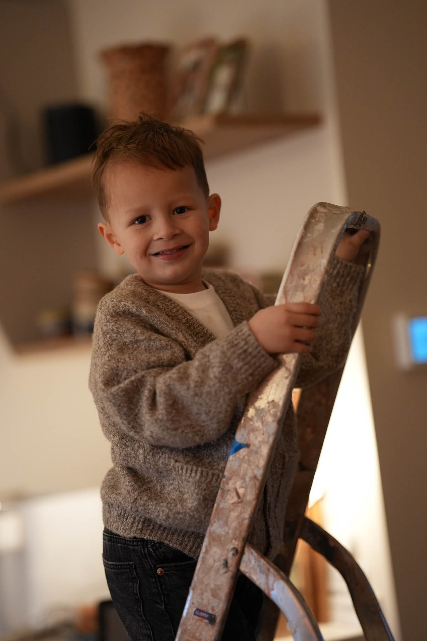 Zacht en rustig moment vastgelegd in natuurlijk licht – persoonlijke portretfotografie in Noord-Holland
